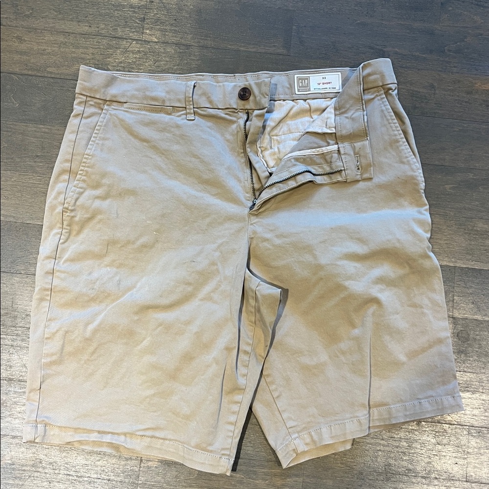 Gap Men's Tan Chino Shorts 10" short size 32